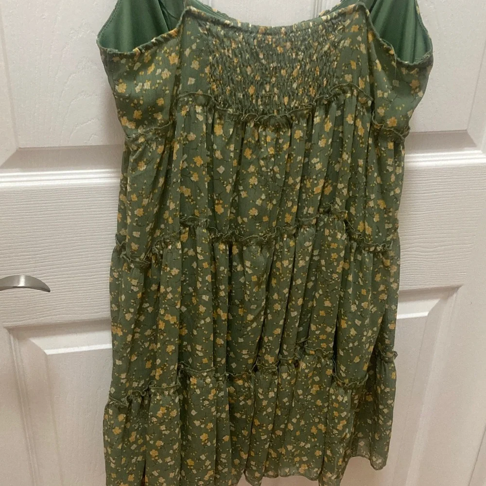 Trixxi Olive Floral Tiered Mini Dress Size Medium - Picture 4 of 6